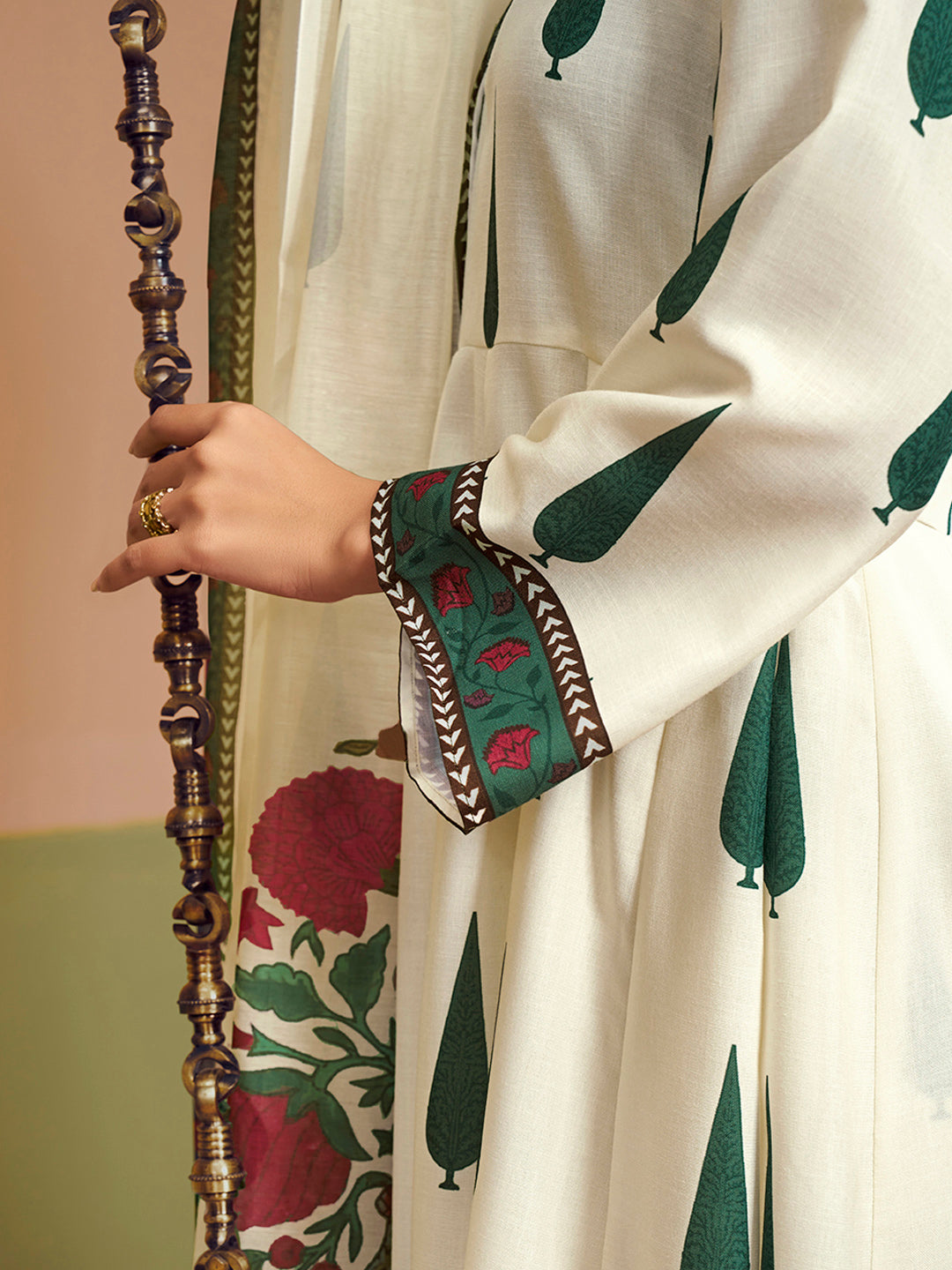 Bhama Couture Jennifer Winget Off White Floral Printed Anarkali Flared Kurta with Palazzos Dupatta.