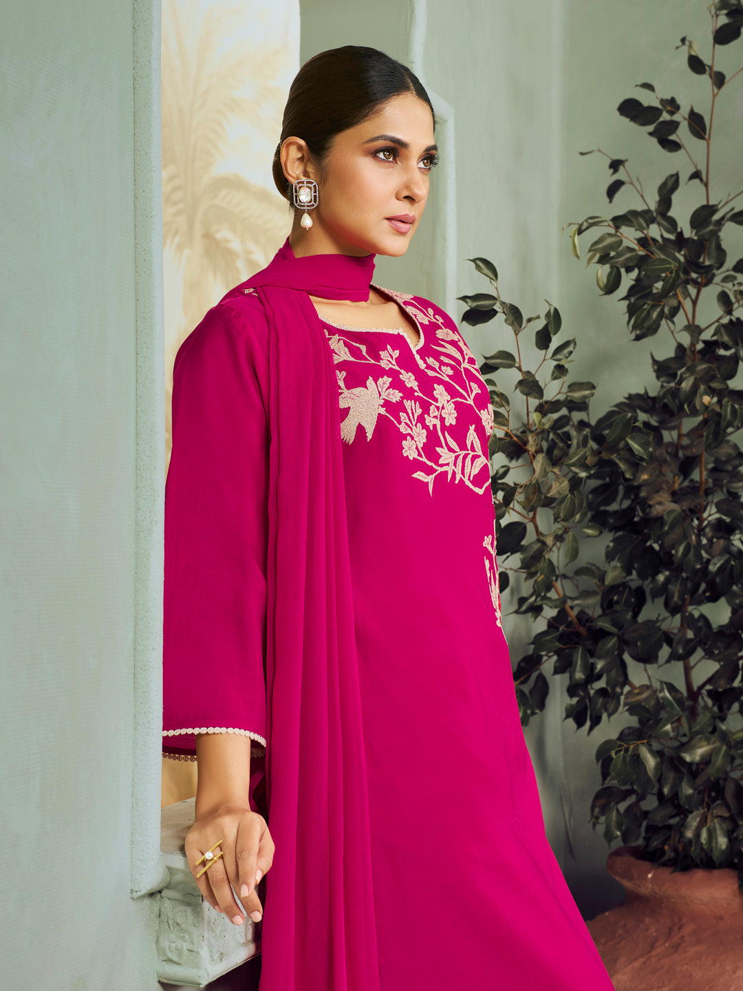 Jennifer Winget Bhama Couture Pink Embroidered Straight Kurta Set With Dupatta.