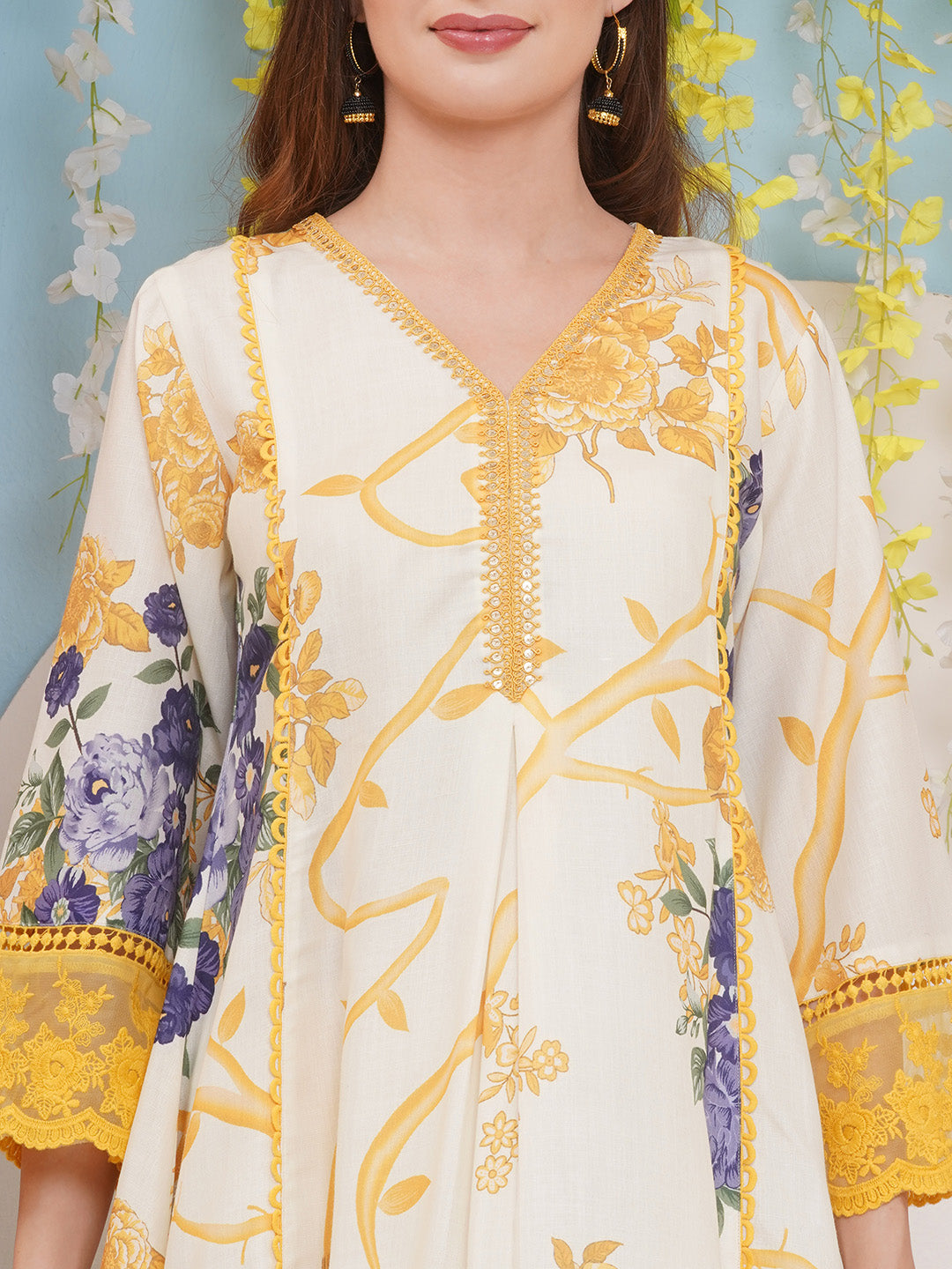 Women Floral Printed Panelled Kurta with Palazzos