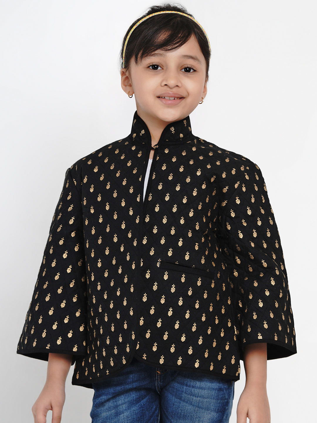 Bitiya by Bhama
Girls Black & Gold Self Design Tailored Jacket