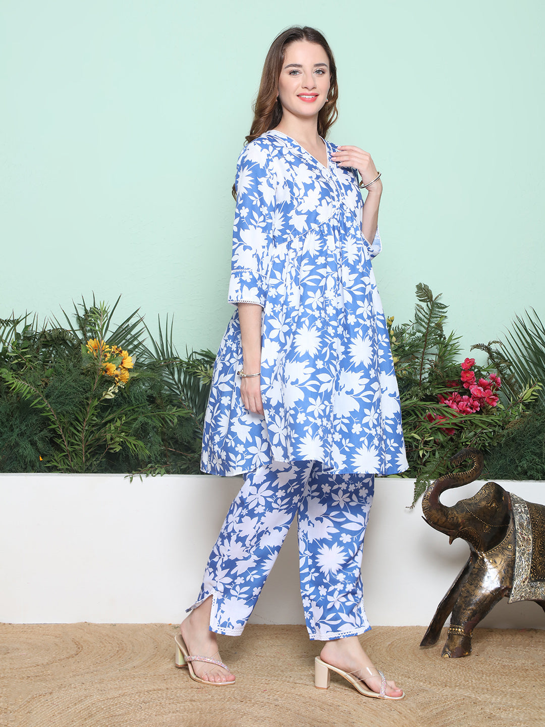 Blue & White Printed Kurta with Pant.