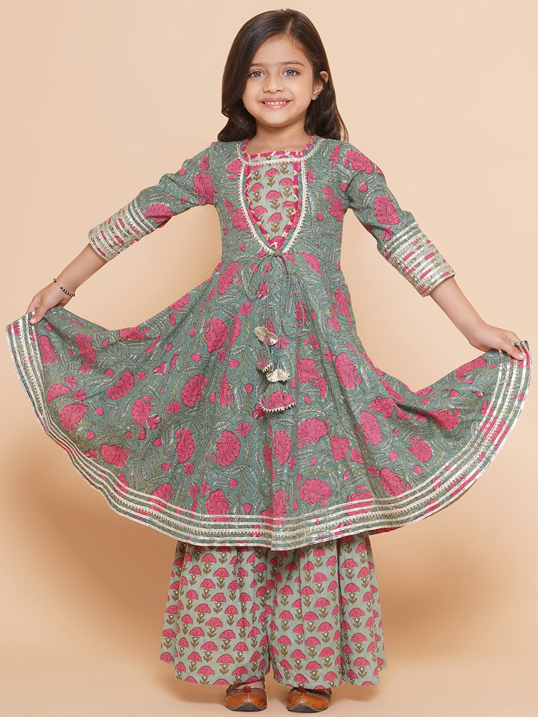 Bitiya by Bhama Girls Green Printed Round neck Kurta with Sharara
