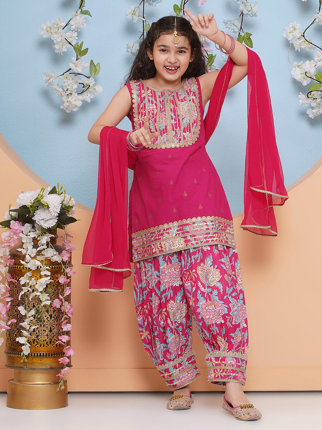 Pink Floral Printed style kurta has a Round-neck sleeveless , Above knee length with  straight hem, Elasticated waistband Afghani salwar with dupatta .