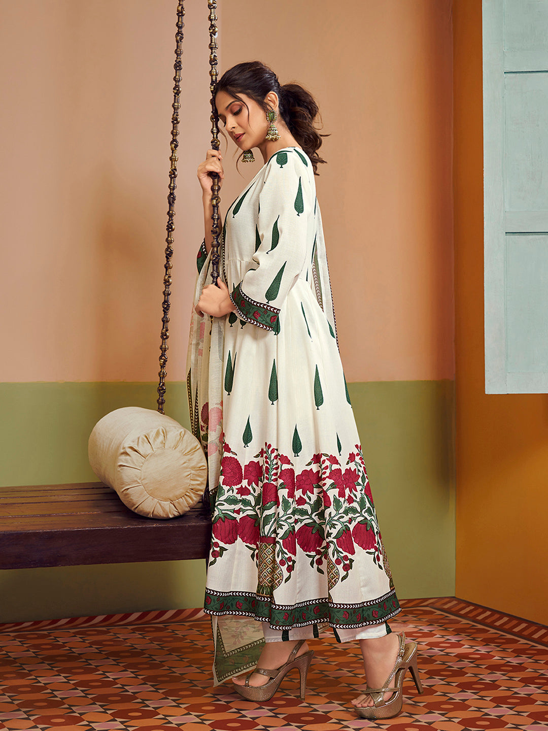 Bhama Couture Jennifer Winget Off White Floral Printed Anarkali Flared Kurta with Palazzos Dupatta.