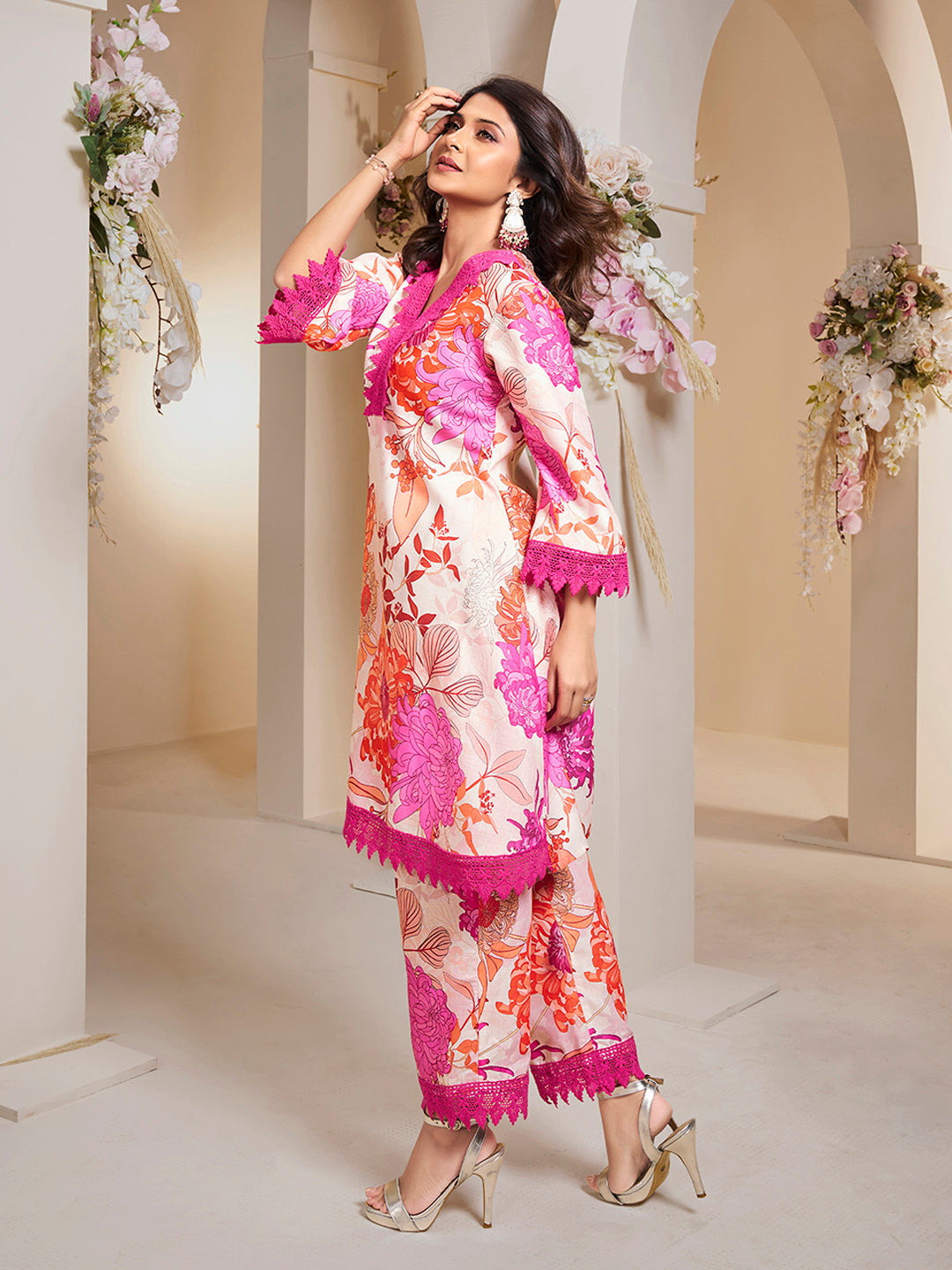 Bhama Couture Jennifer Winget Off White Pink Multi Colour Floral Printed Kurta set.
