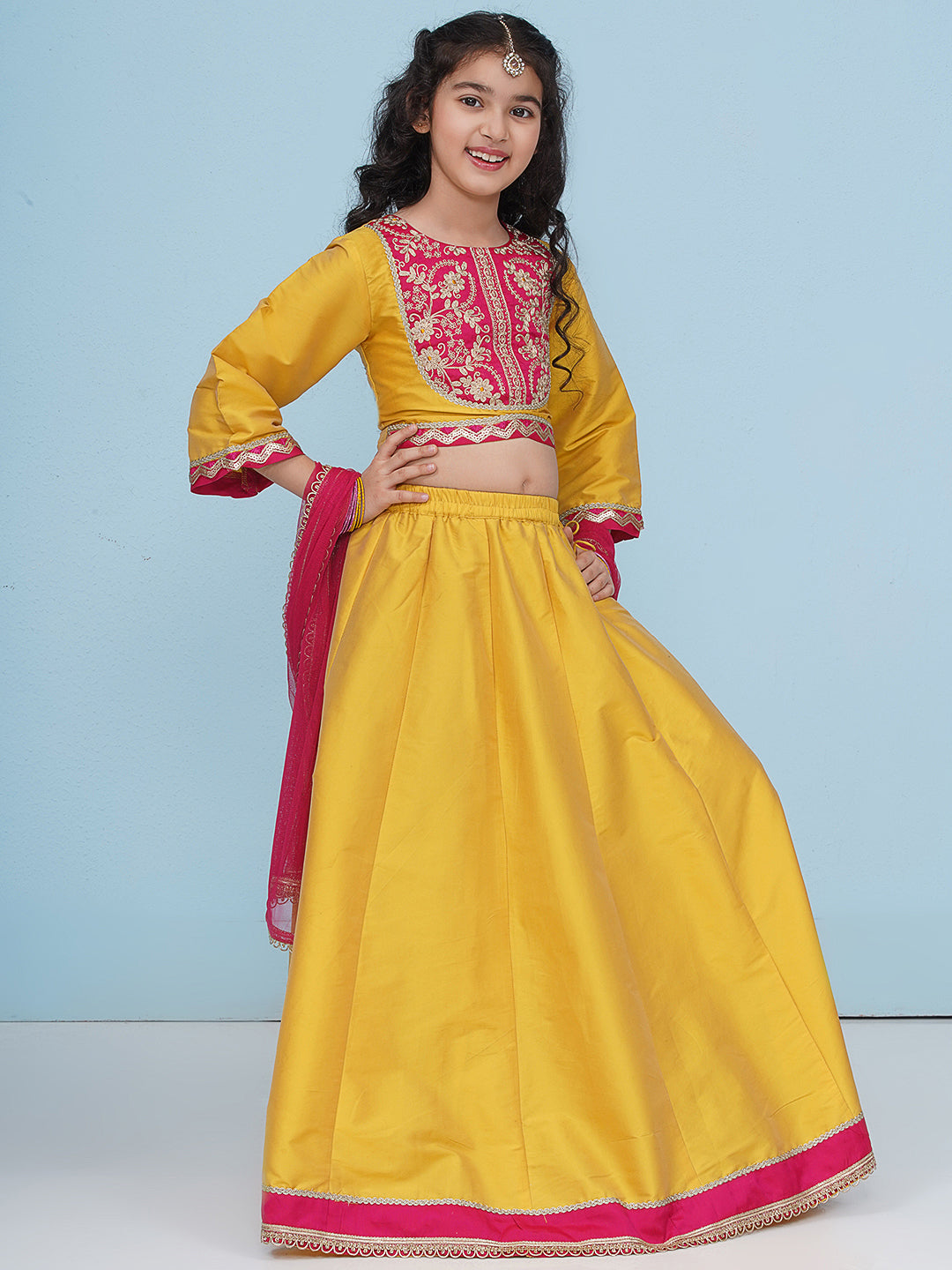 Girls Ethnic Motifs Embroidered Regular Gotta Patti Kurta Set With Dupatta