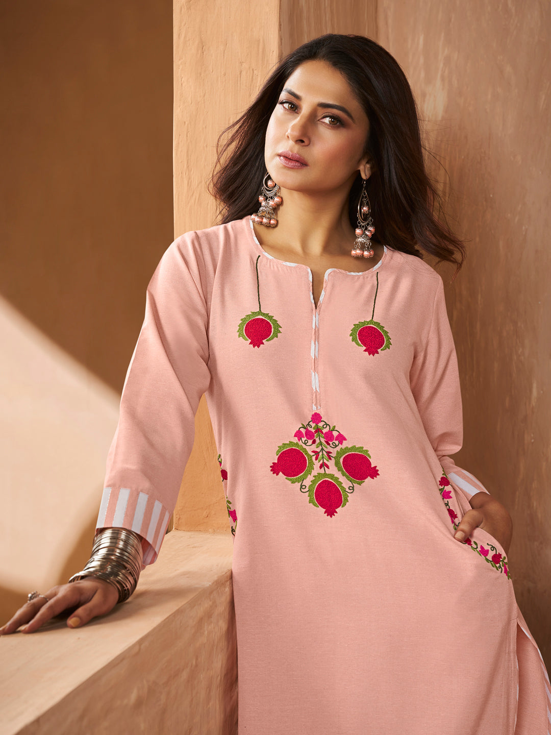 Jennifer Winget Bhama Couture Peach Floral Embroidery Straight Kurta Set