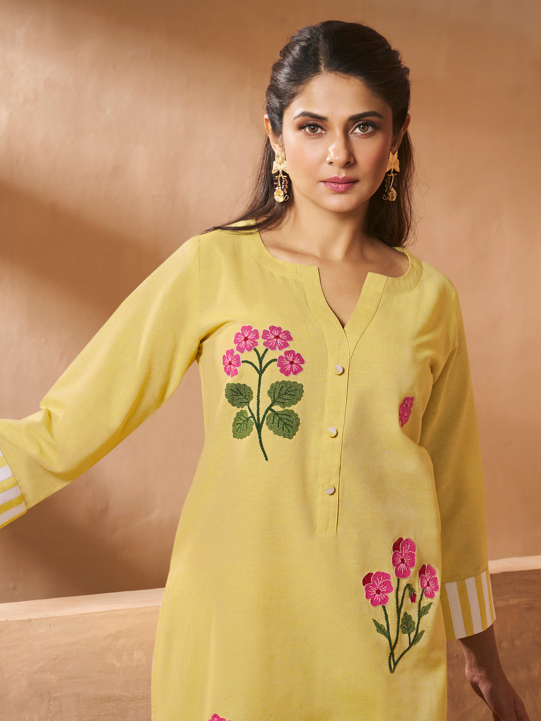 Jennifer Winget Bhama Couture Yellow Floral Embroidery Straight Kurta Set.