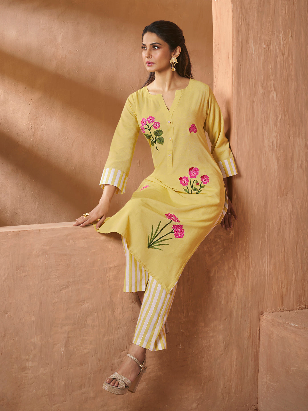Jennifer Winget Bhama Couture Yellow Floral Embroidery Straight Kurta Set.