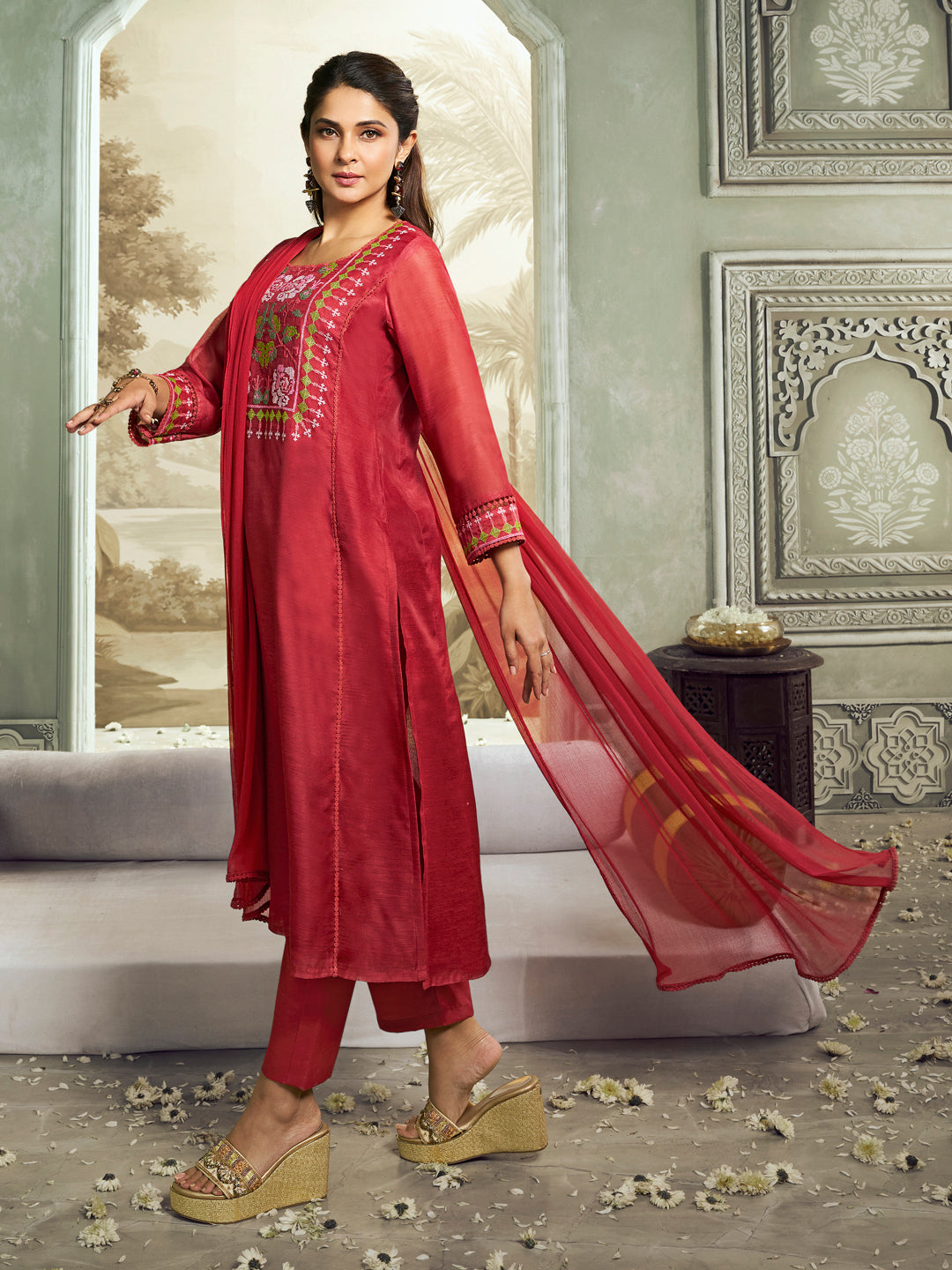 Jennifer Winget Bhama Couture Maroon Embroidered Straight Kurta Set With Dupatta.
