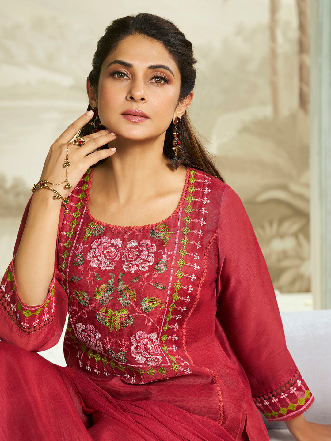 Jennifer Winget Bhama Couture Maroon Embroidered Straight Kurta Set With Dupatta.