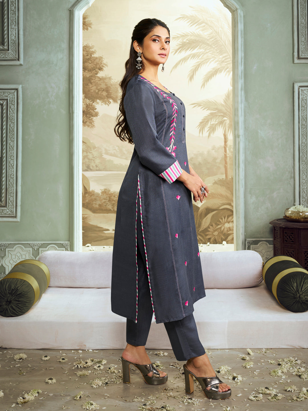 Jennifer Winget Bhama Couture Grey Embroidered Straight Kurta Set.