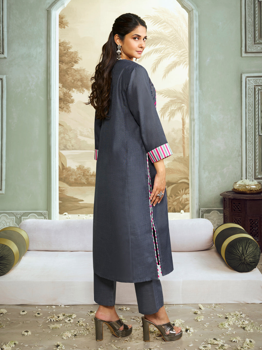 Jennifer Winget Bhama Couture Grey Embroidered Straight Kurta Set.