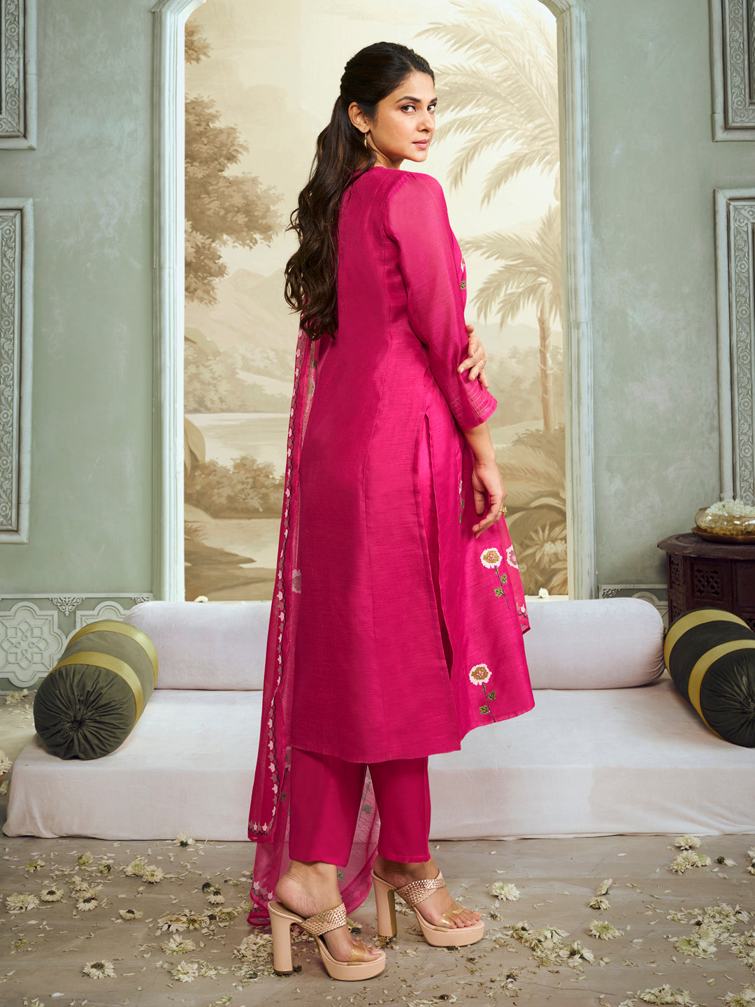 Jennifer Winget Bhama Couture Pink Floral Embroidery Straight Kurta Set With Printed Dupatta