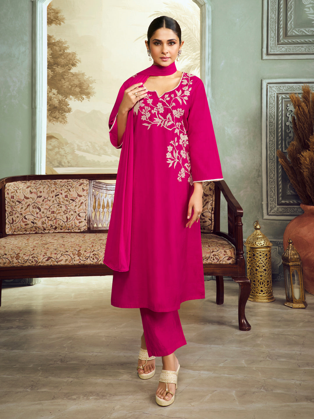 Jennifer Winget Bhama Couture Pink Embroidered Straight Kurta Set With Dupatta.