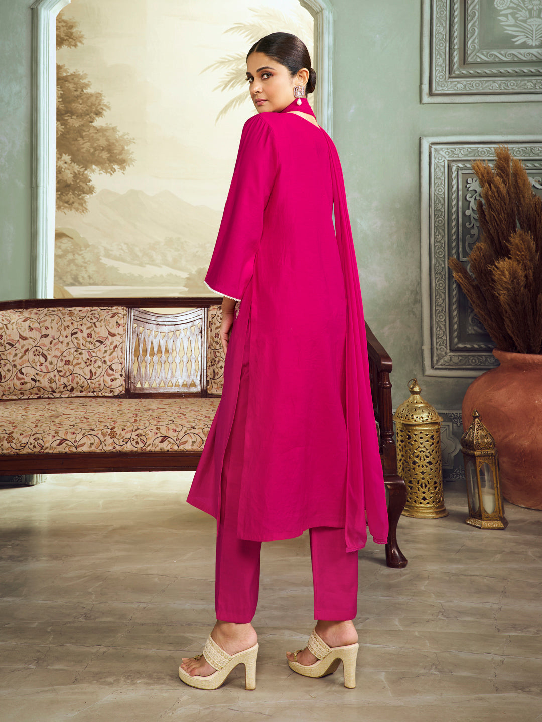 Jennifer Winget Bhama Couture Pink Embroidered Straight Kurta Set With Dupatta.