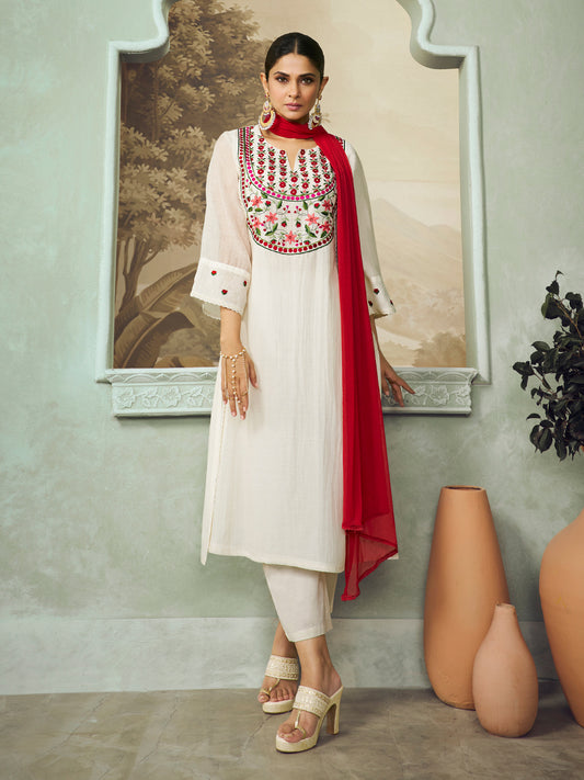 Jennifer Winget Bhama Couture Off White Embroidered Yoke Straight Kurta Set With Dupatta.