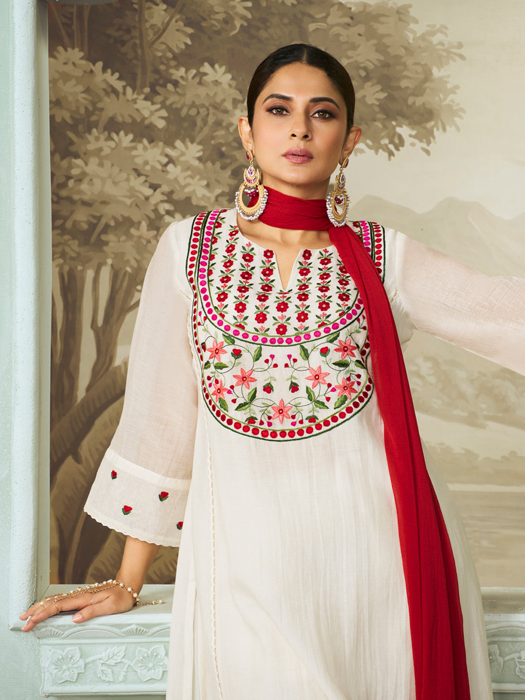 Jennifer Winget Bhama Couture Off White Embroidered Yoke Straight Kurta Set With Dupatta.