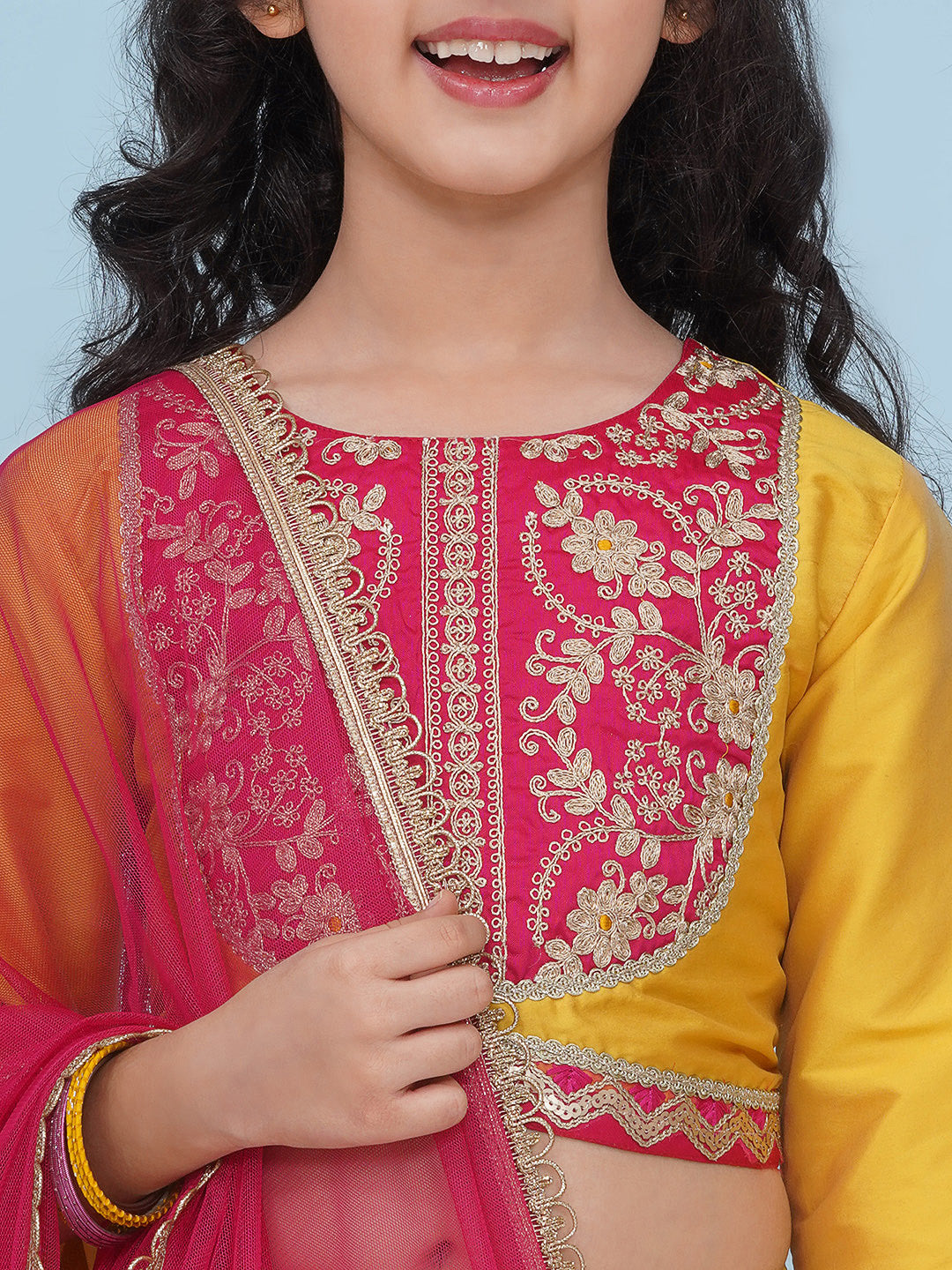 Girls Ethnic Motifs Embroidered Regular Gotta Patti Kurta Set With Dupatta