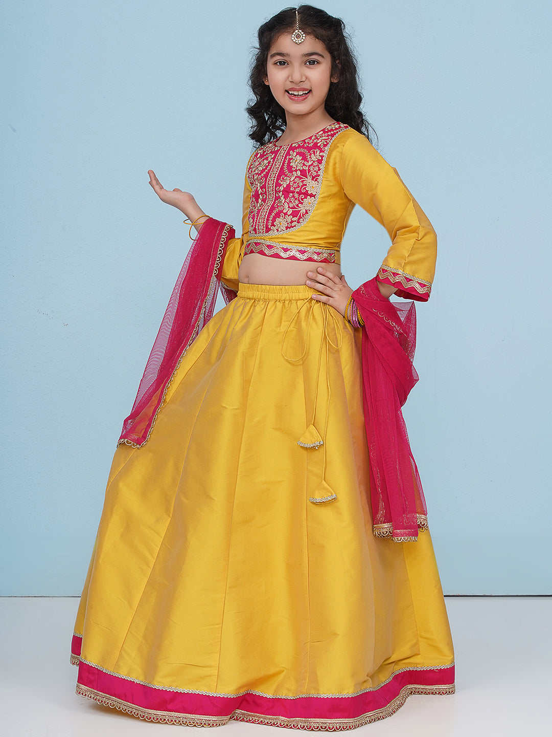Girls Ethnic Motifs Embroidered Regular Gotta Patti Kurta Set With Dupatta