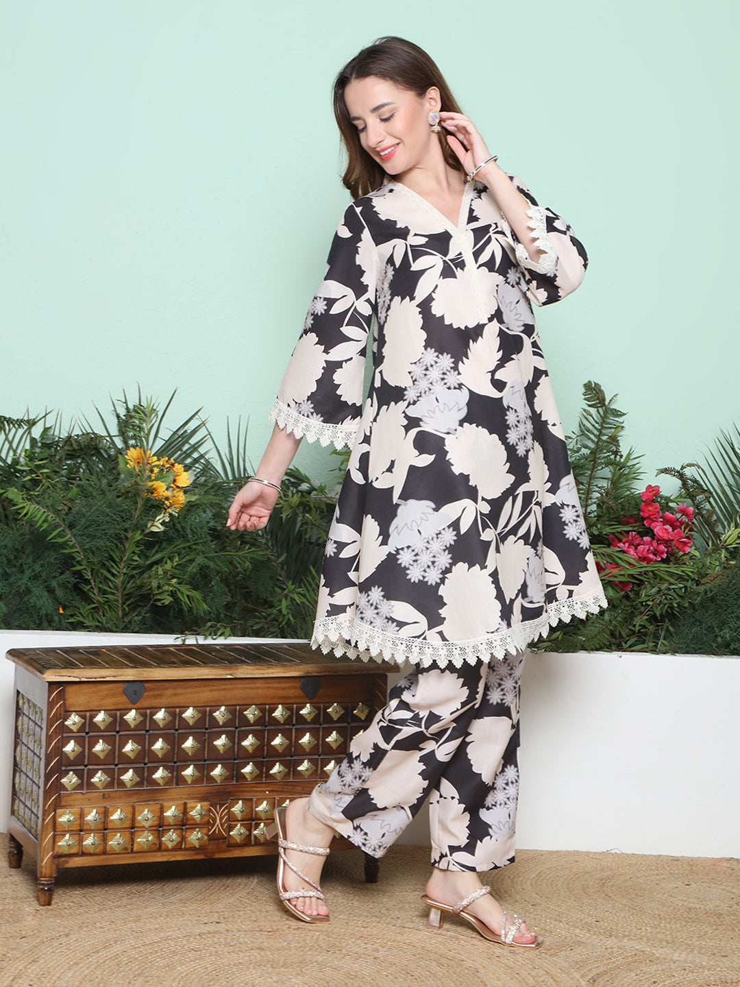 Black & Off White Printed Kurta with Pant.