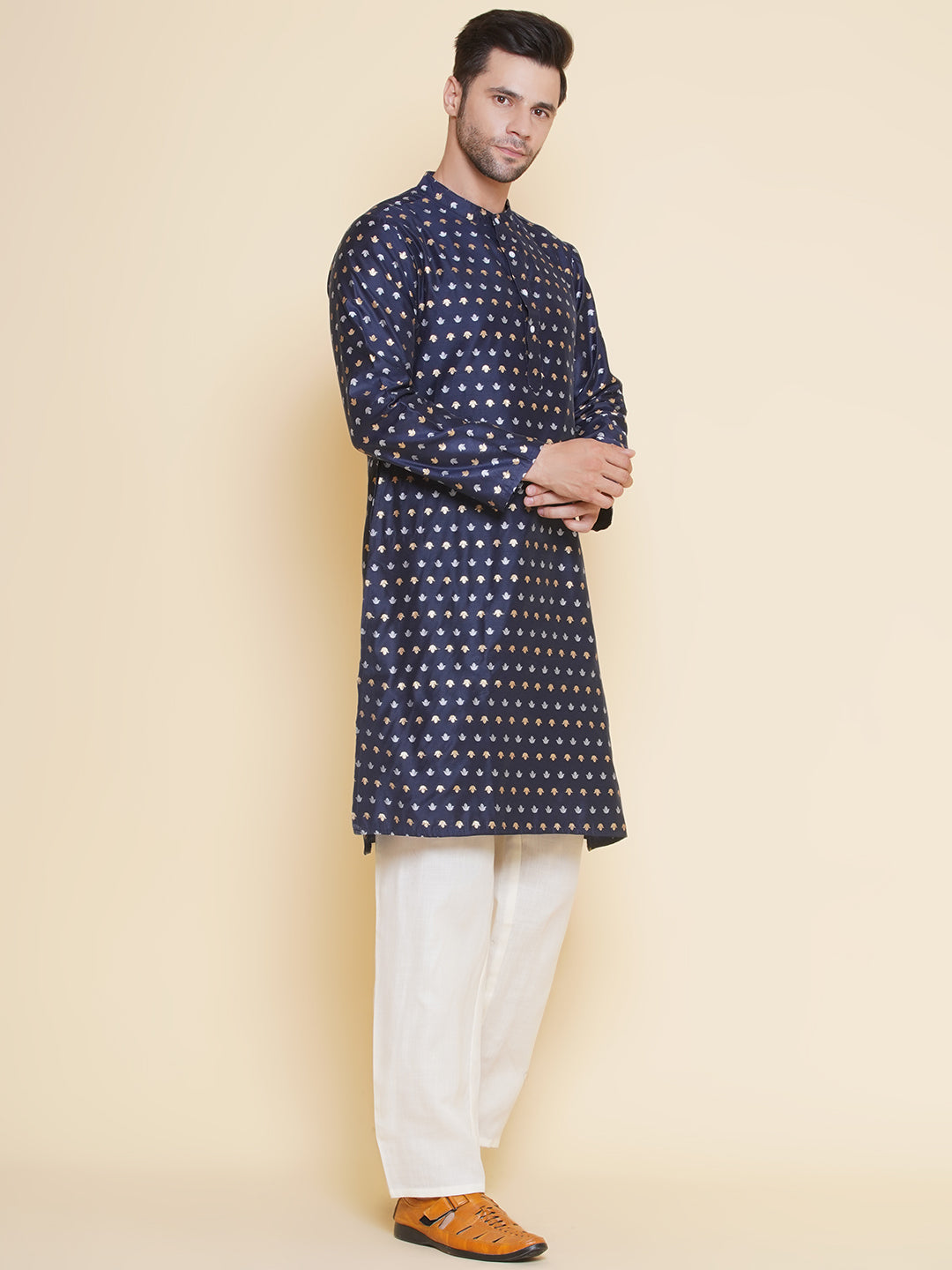 Baawara By Bhama Men Blue Woven design Festive Kurta Pyjamas