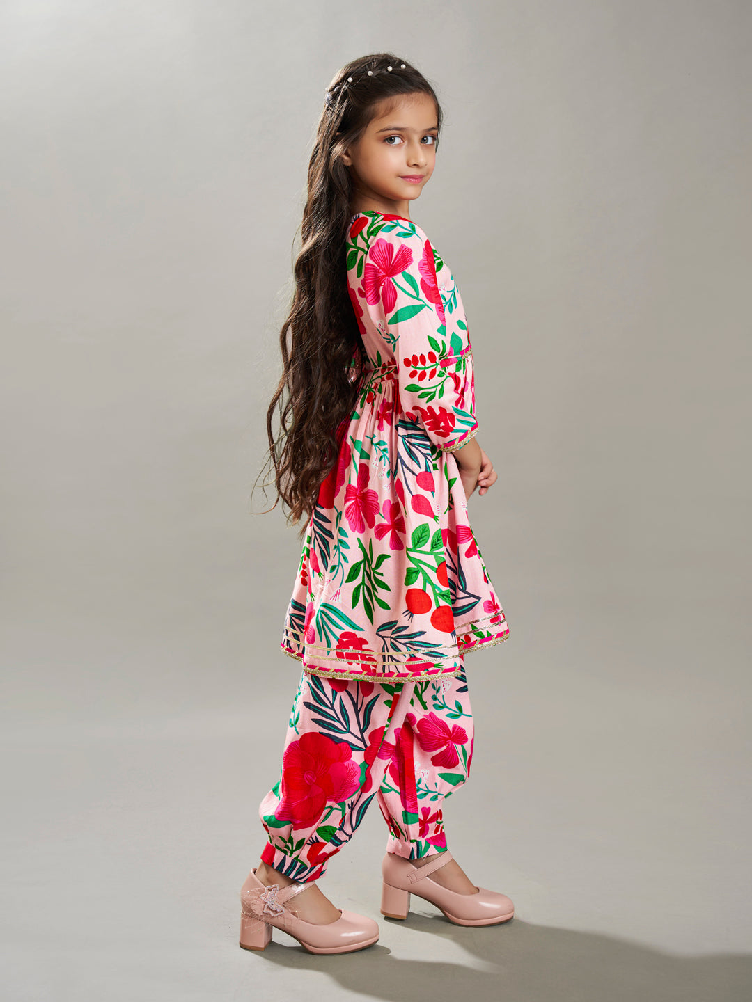 Bitiya by Bhama Girls Peach Multi Floral Printed Cotton Kurta with Trousers set