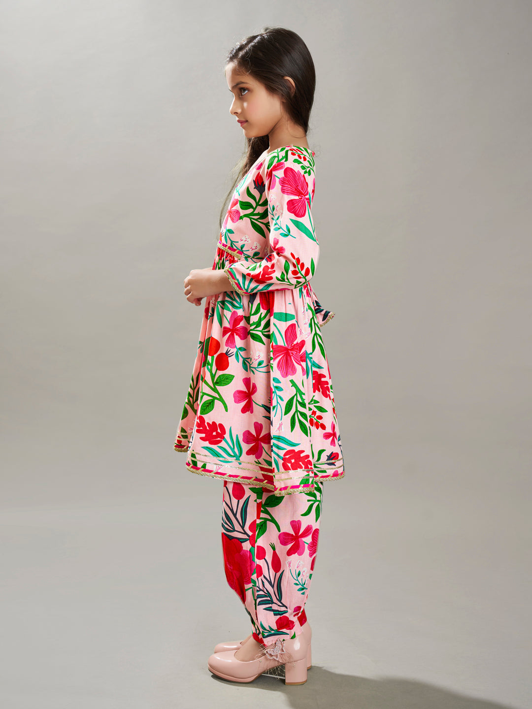 Bitiya by Bhama Girls Peach Multi Floral Printed Cotton Kurta with Trousers set