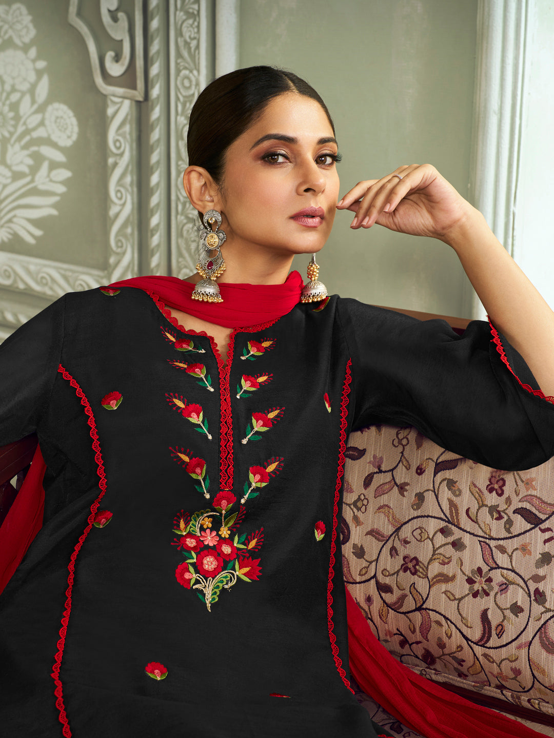 Jennifer winget Bhama Couture Black Floral Embroidery Straight Kurta Set With Printed Dupatta