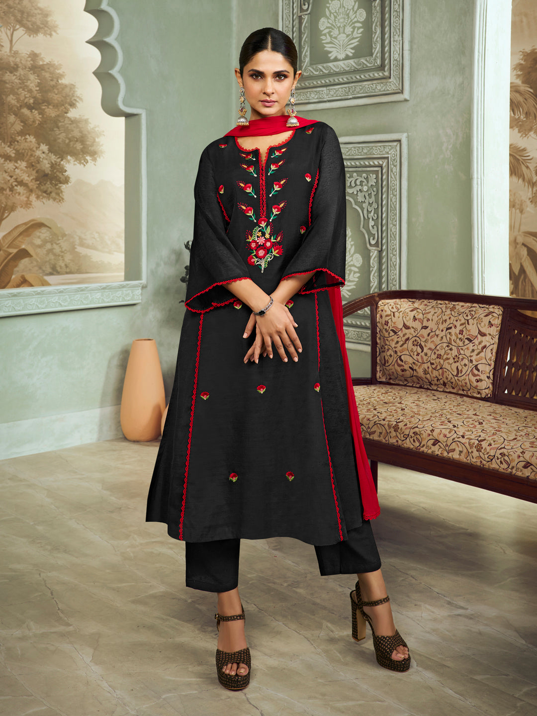 Jennifer winget Bhama Couture Black Floral Embroidery Straight Kurta Set With Printed Dupatta