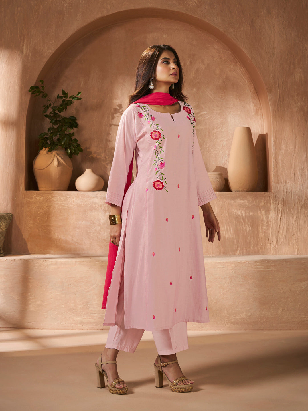 Jennifer Winget Pink Floral Embroidery Kurta Set With Dupatta For Women