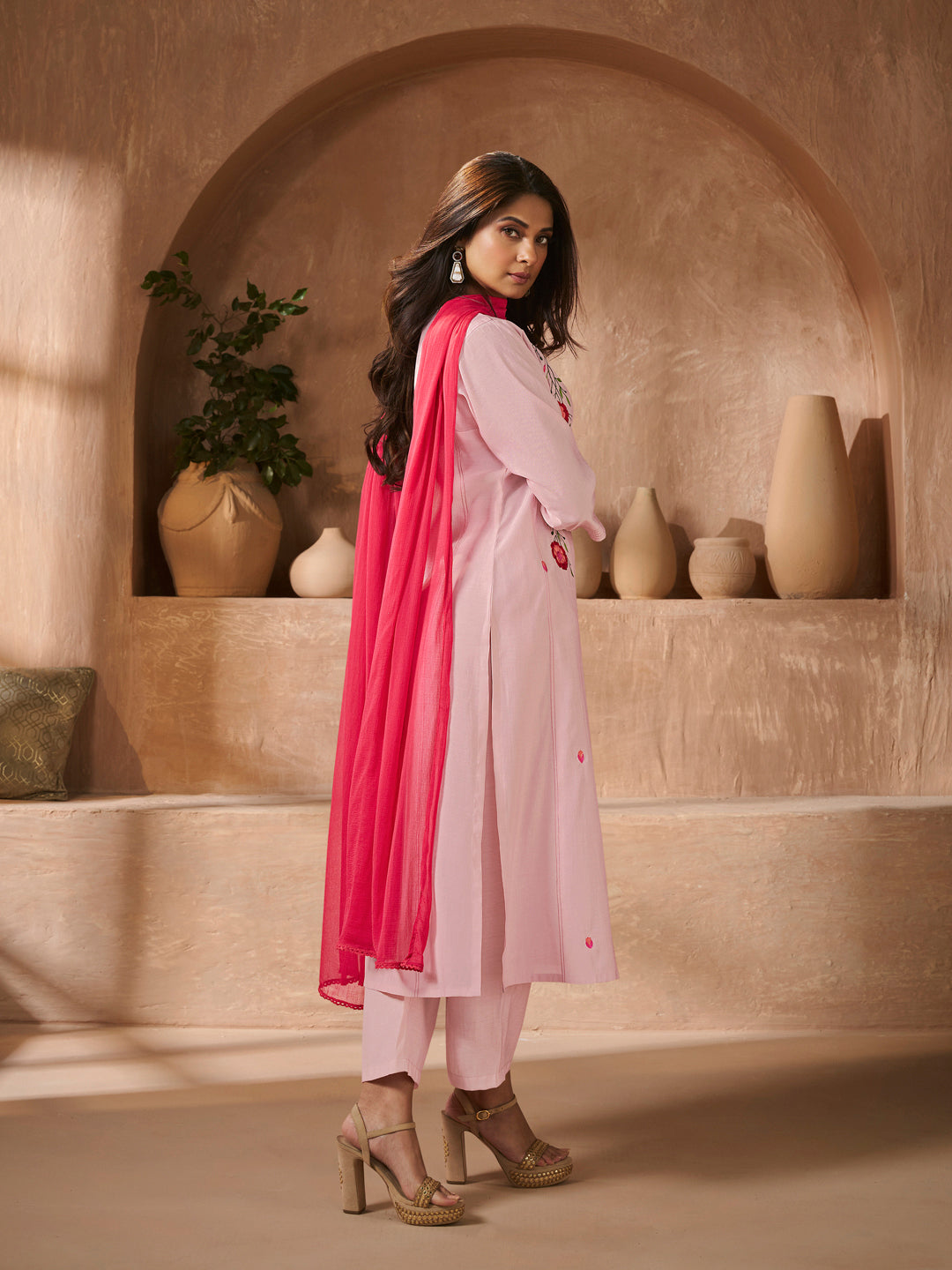 Jennifer Winget Pink Floral Embroidery Kurta Set With Dupatta For Women