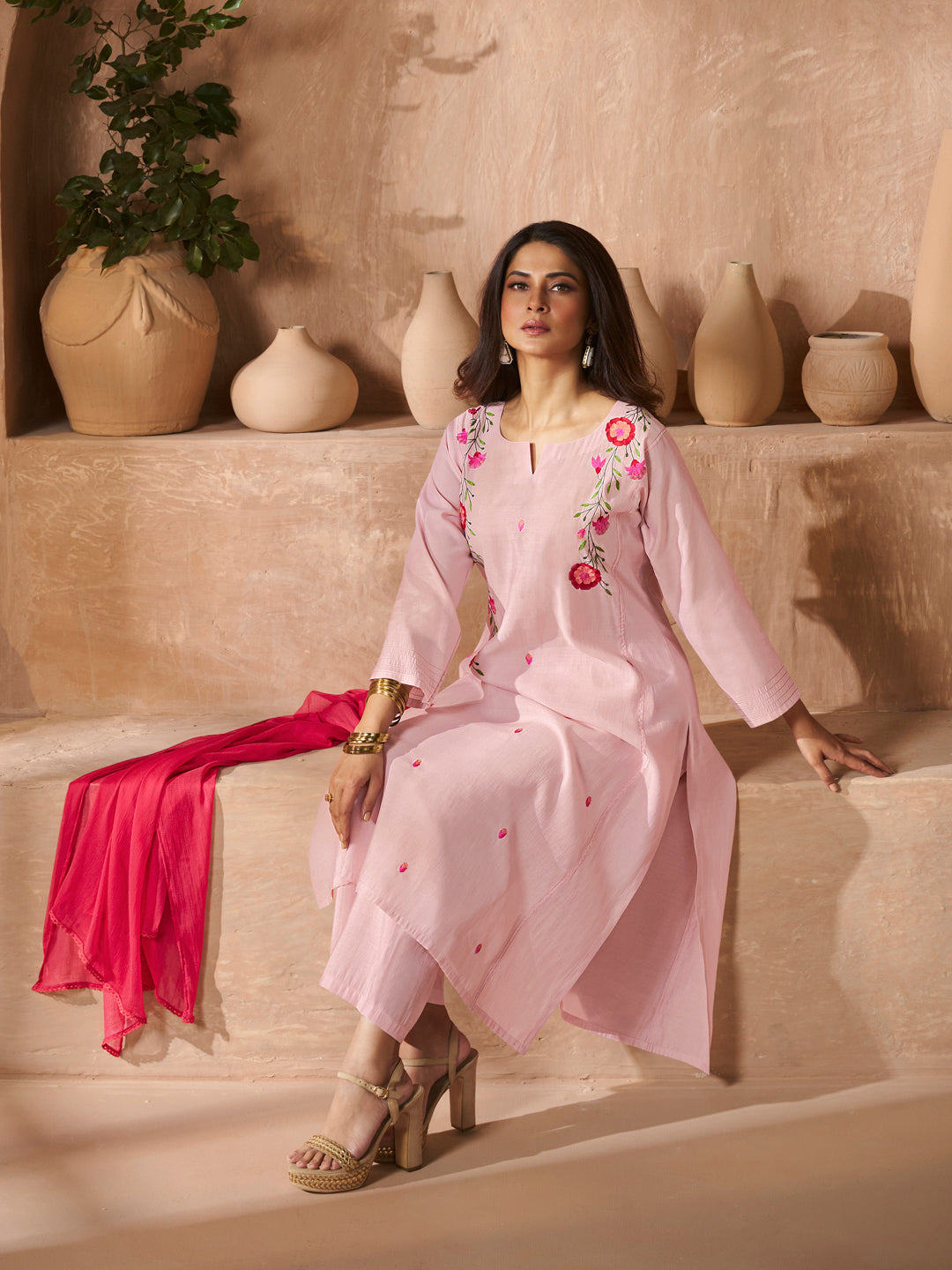 Jennifer Winget Pink Floral Embroidery Kurta Set With Dupatta For Women