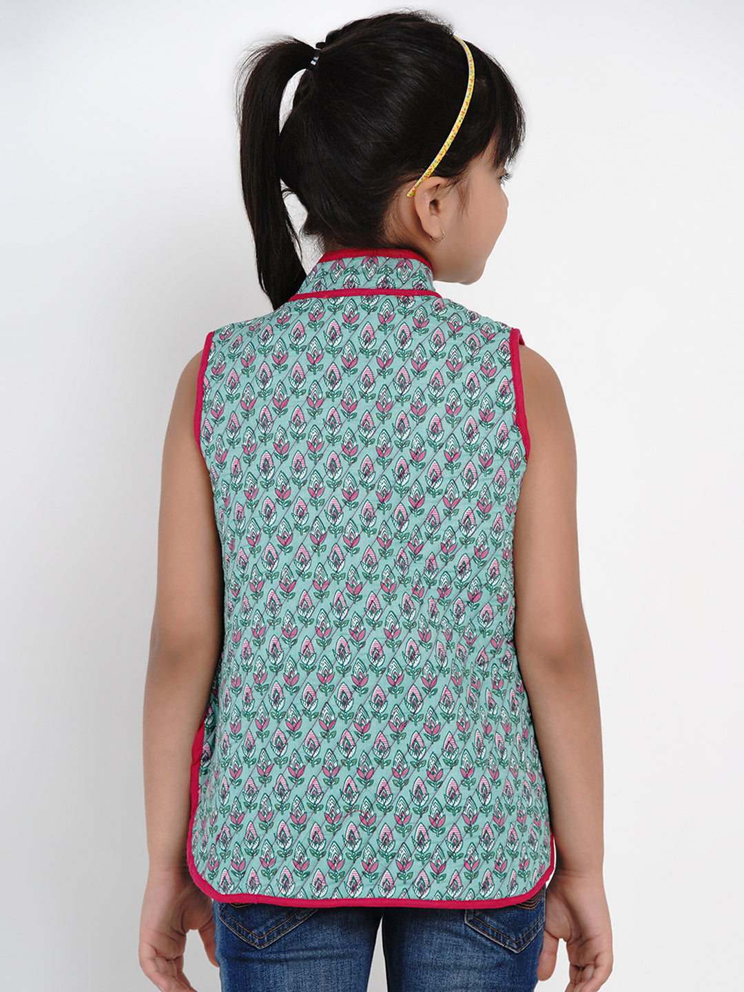 Bitiya by Bhama 
Girls Green & Pink Printed Tailored Jacket