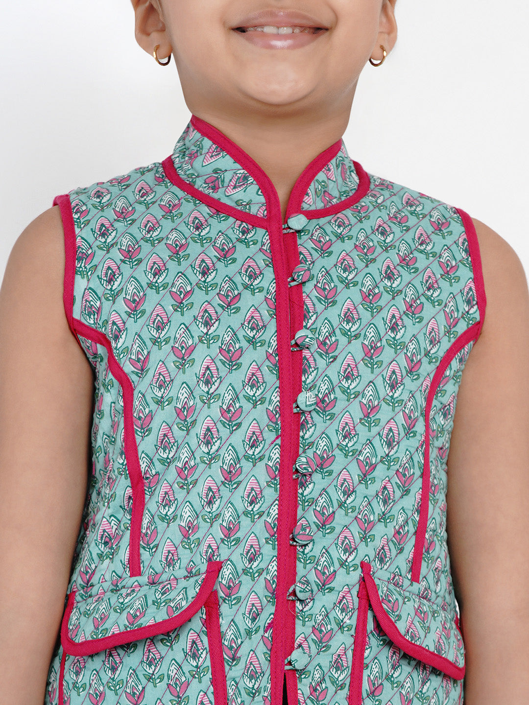 Bitiya by Bhama 
Girls Green & Pink Printed Tailored Jacket